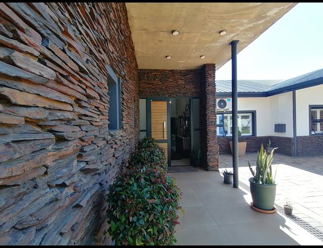 6 BEDROOM FREESTANDING FOR SALE IN WILKOPPIES